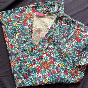 Vera Bradley scrub top xs